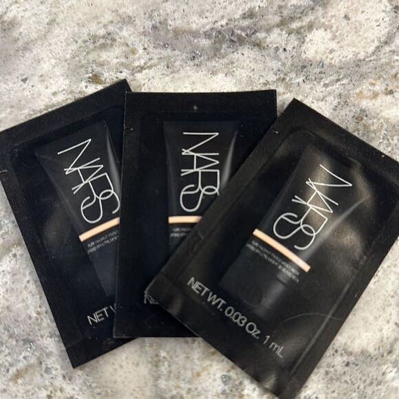 💄✨ NARS Makeup Sample Set with Makeup Bag - Picture 2 of 12